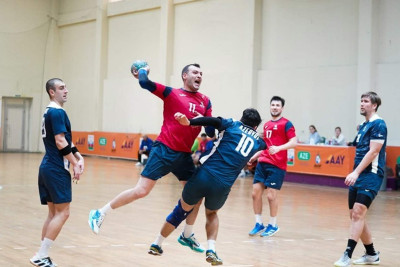 Kişi həndbolçular arasında çempionatın növbəti turu təşkil olunub
