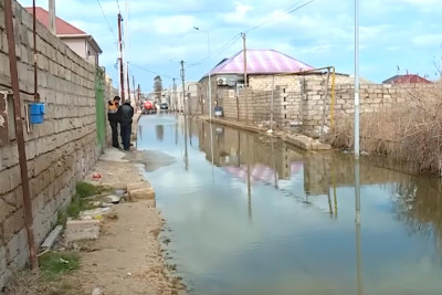 Kürdəxanının suyun altında qalan küçəsi: burada kanalizasiya sistemi yoxdur