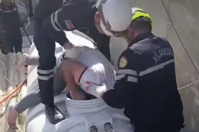 Qaraçuxurda kişi çəndə ilişib qalıb