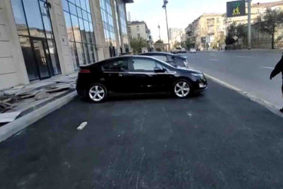 Xətai rayonunda qanunsuz parklanmanın inşasının qarşısı alınıb