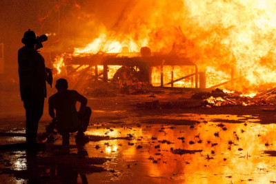 Nərimanovda yanğın olan əraziyə polis əməkdaşları cəlb olunublar – YENİLƏNİB