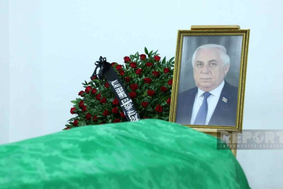 Doğmaları və həmkarları Hadı Rəcəbli ilə vidalaşdılar