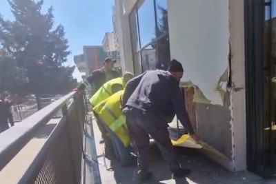 Bakıda binaların üzlükləri sökülür