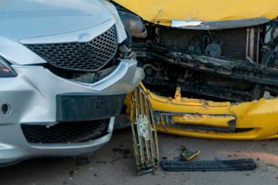 Buzovnada azyaşlı bacı və qardaş yol qəzasına düşüblər