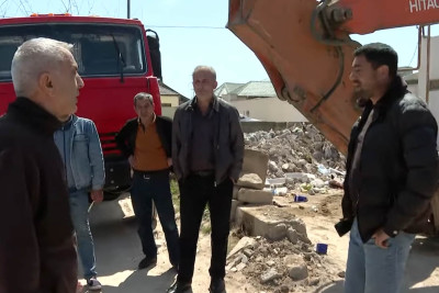 Buzovna: Nadir Axundov küçəsindəki yük maşınları sakinləri narahat edir