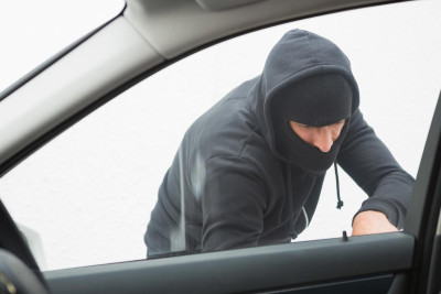 Nəsimidə avtomobil talanıb