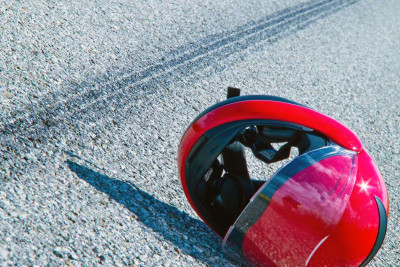 Xətai rayonunda motosiklet avtomobillə toqquşub