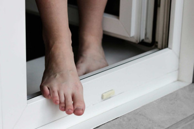 Bakıda 2 nəfər özünü binadan atıb