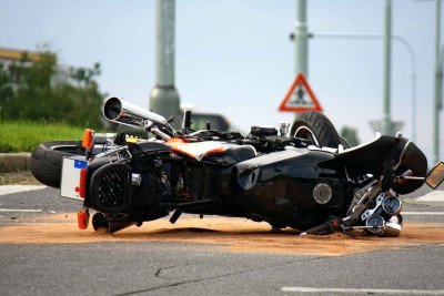 Nərimanovda 21 yaşlı motosikletçi qəzaya uğrayıb