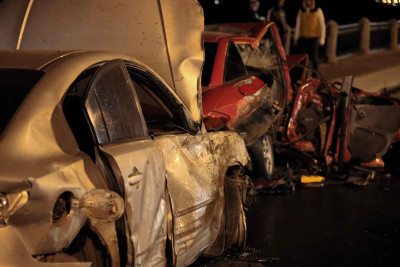 Xətaidə minik və yük maşınları toqquşub