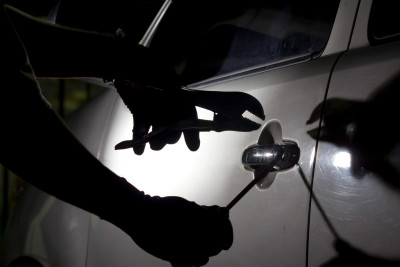 Nəsimi rayonunda avtomobildən pulqabı oğurlanıb