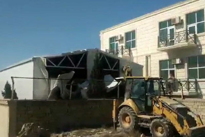 Səbaildə qanunsuz tikililər sökülüb – VİDEO