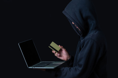 Nəsimi rayonunda vətəndaşın kartından pul oğurlanıb