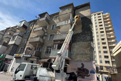 Nəsimi rayonunda daha bir bina təmir olunur