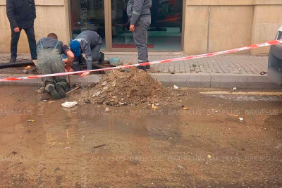 Badamdar şosesində “Azərsu” təmir işləri aparır