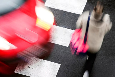 Xəzər rayonunda qadını avtomobil vurub