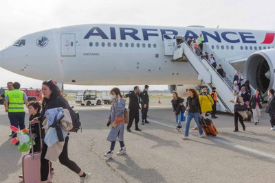 Osaka-Paris reysi ilə uçan təyyarə Bakıda qəzalı eniş edib