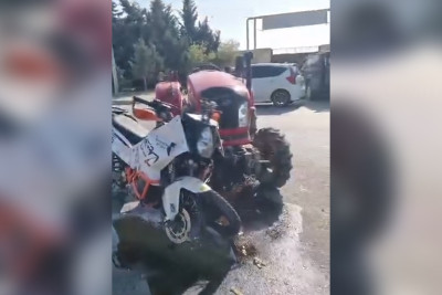 Türkanda motosiklet traktorla toqquşub