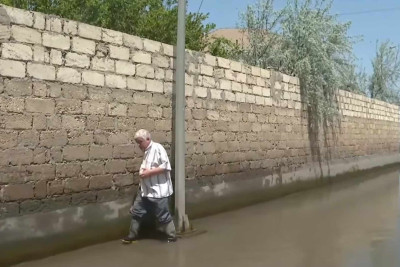 Şağanda sakinlər kanalizasiya suyunun içərisində yaşamağa məcbur olurlar