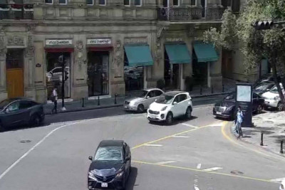 Paytaxtın mərkəzində avtomobillərin hərəkəti bərpa olunub