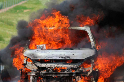 Suraxanıda yanğın avtomobillərə ziyan vurub