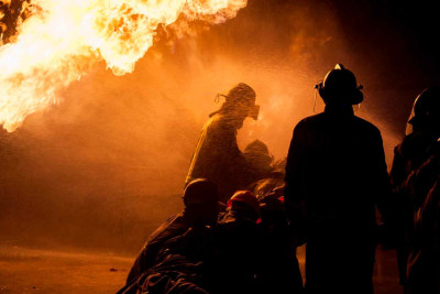 Suraxanıda köməkçi tikilidə yanğın olub