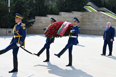 Aleksandr Lukaşenko Şəhidlər xiyabanına gedib