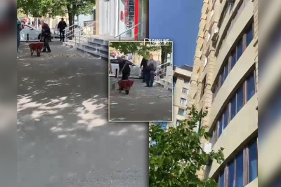 Nərimanovda binanın fasadı qoparaq yola düşüb