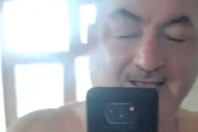 Direktor çılpaq videosunu yayaraq vəzifəli şəxslərin təhdid edib