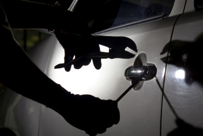 Xətaidə “Hyundai” markalı avtomobilin təkərləri oğurlanıb