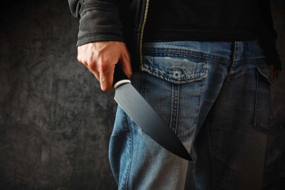 NZS qəsəbəsində gənc oğlan davada bıçaq xəsarətləri alıb