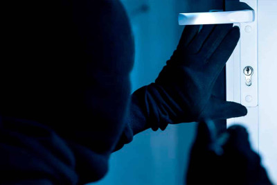 Nərimanovda 2 mağazadan oğurluq edilib