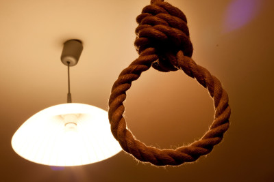 Buzovnada əcnəbi vətəndaş intihar edib