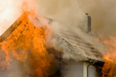 Sabunçu rayonunda birmərtəbəli evdə yanğın olub