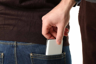 Nərimanovda mağazadan telefon oğurlanıb