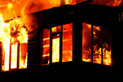 Binəqədi rayonunda birmərtəbəli evdə yanğın olub