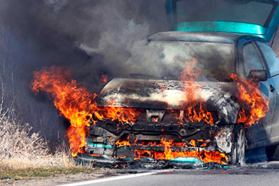 Binəqədidə minik avtomobili yanıb