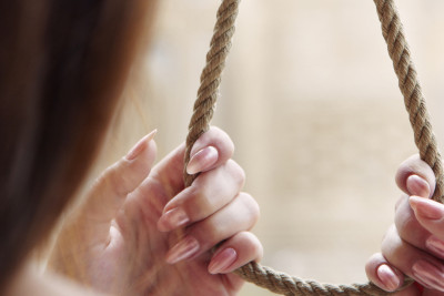 Səbaildə 21 yaşlı qız intihara cəhd edib