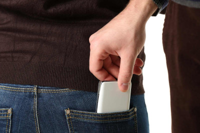 Nizamidə dələduzluq yolu ilə telefonlar oğurlanıb