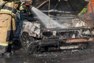 Pirallahıda “Chevrolet” markalı avtomobil yanıb