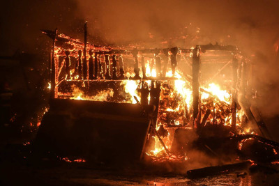 Sabunçuda köməkçi tikili yanıb