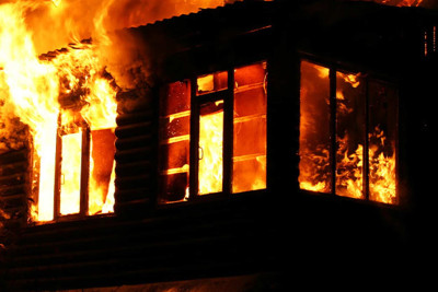 Sabunçuda birmərtəbəli evdə yanğın olub