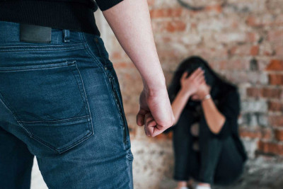 Nizami rayonunda qadın oğlu və əri tərəfindən döyülüb