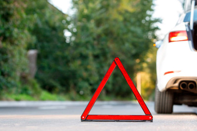 Qaradağda “Mercedes” yük avtomobili ilə toqquşub