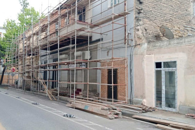 Nəsimidə yaşayış binaları təmir olunur