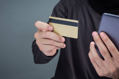 Bakıda qadının kartından pul oğurlanıb