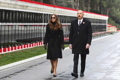 Prezident və birinci xanım müharibədə həlak olanları anıblar