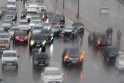 Böyükşor şosesində qəza sıxlığa səbəb olub