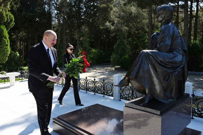 Prezident İlham Əliyev və birinci xanım Fəxri xiyabana gediblər