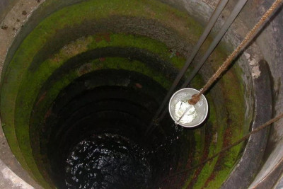 Lökbatanda quyuya düşən kişi ölüb